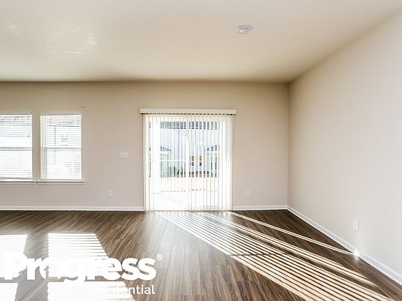 5th image of 1137 Sunny Lake Dr