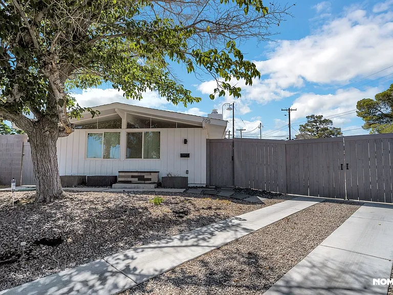 705 Osprey Cir — Photo 2