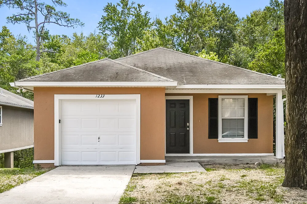 3 bed, 2.0 bath, 1155 sqft, $2,460 — Photo 1