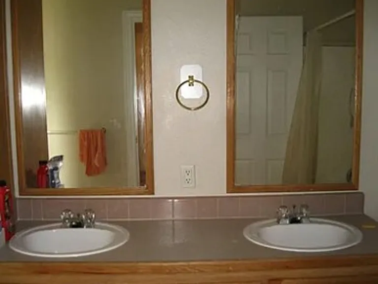 311 N Highland Dr — Photo 11