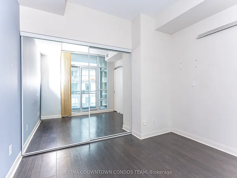 15 Bruyeres Mews #1311 — Photo 26
