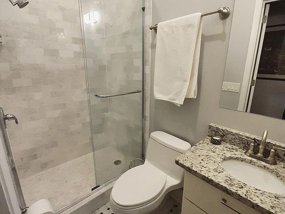 Full bathroom 2