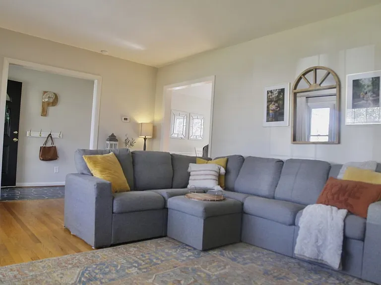 107 Middleboro Pl — Photo 5