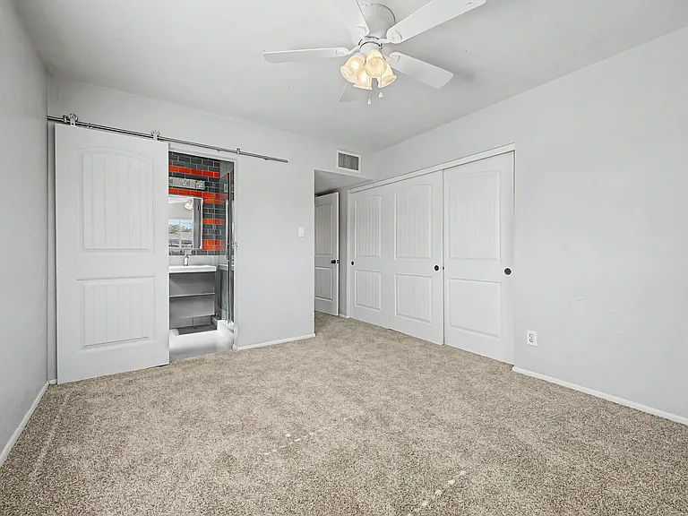 2514 E Campbell Ave — Photo 18