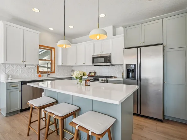 5769 Sunset Rd, Mound, MN 55364