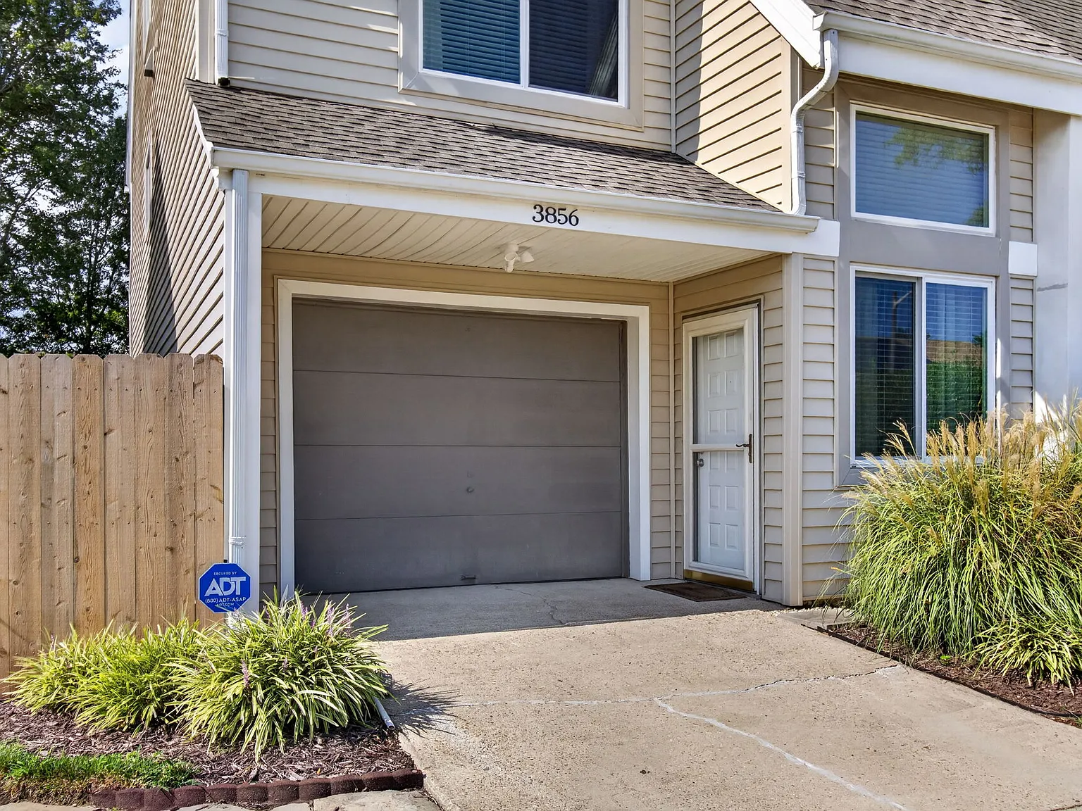 3 bed, 1236 sqft, $2,200 — Photo 1