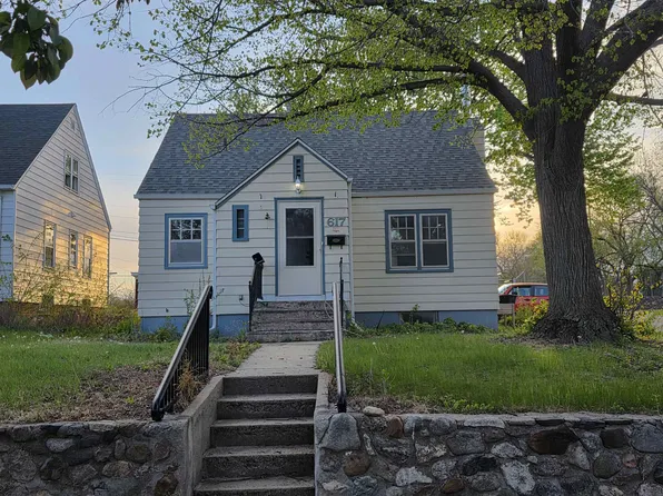 617 Maple St, Yankton, SD 57078