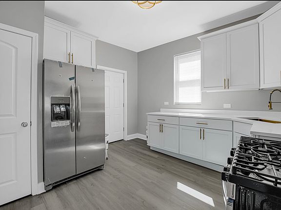 3rd image of 6621 S Green St #1