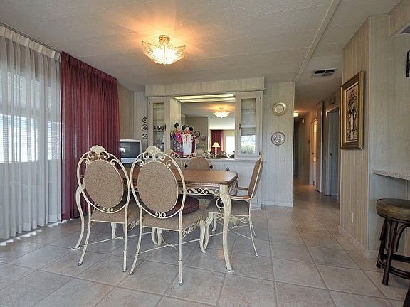 5th image of 137 Quail Hollow Dr