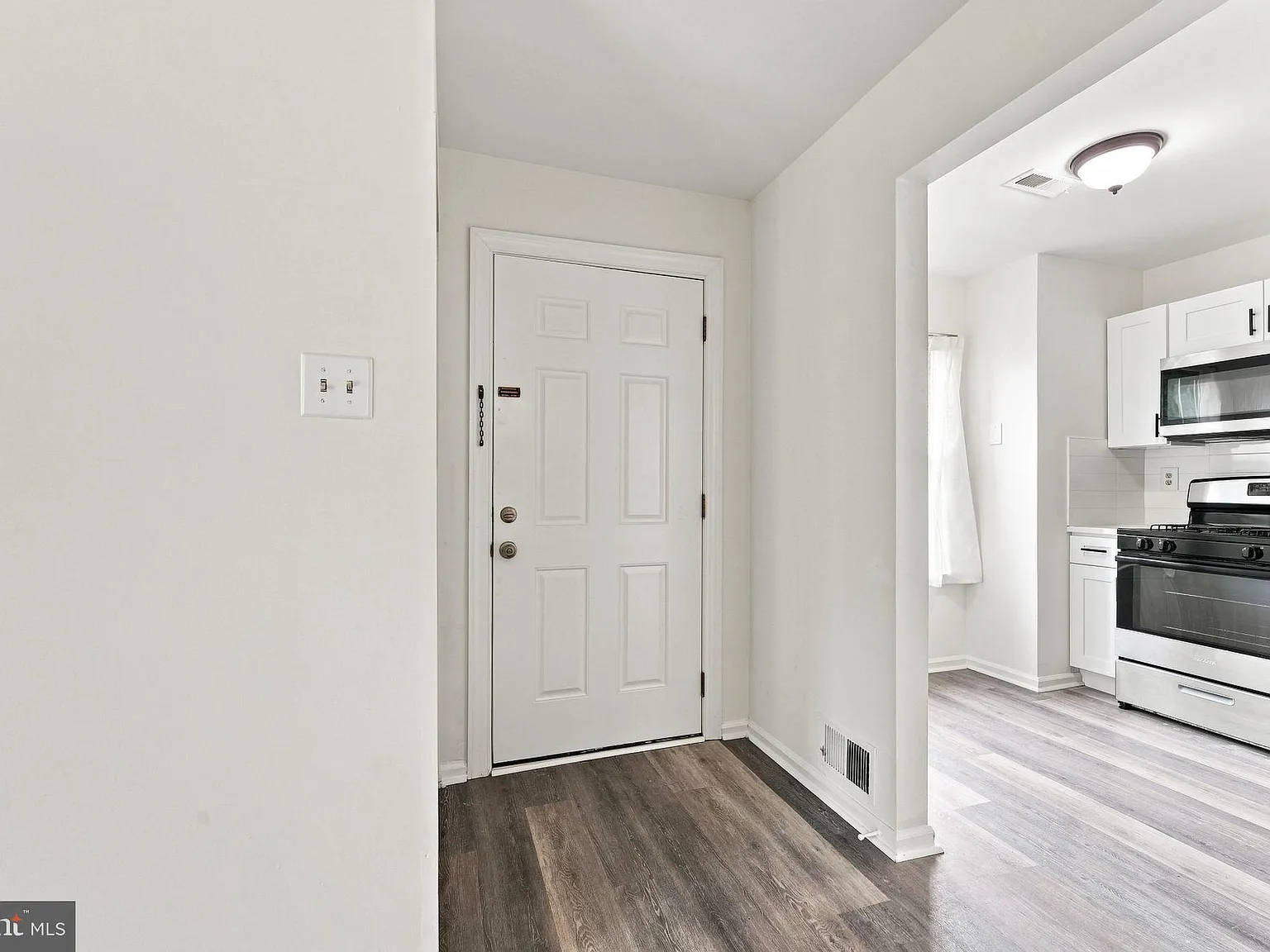 2 bed, 1022 sqft, $2,200 — Photo 3