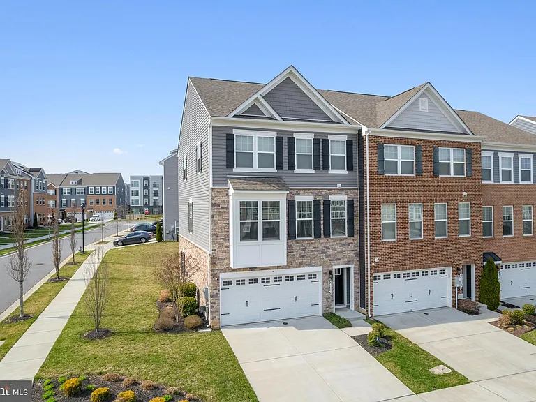 9715 Summerton Dr — Photo 3