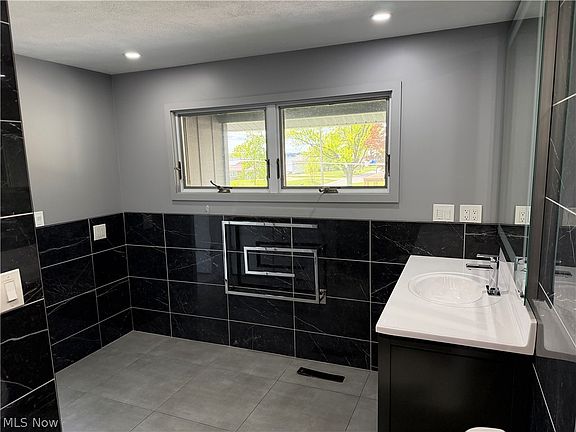 5th image of 1652 Jersey St