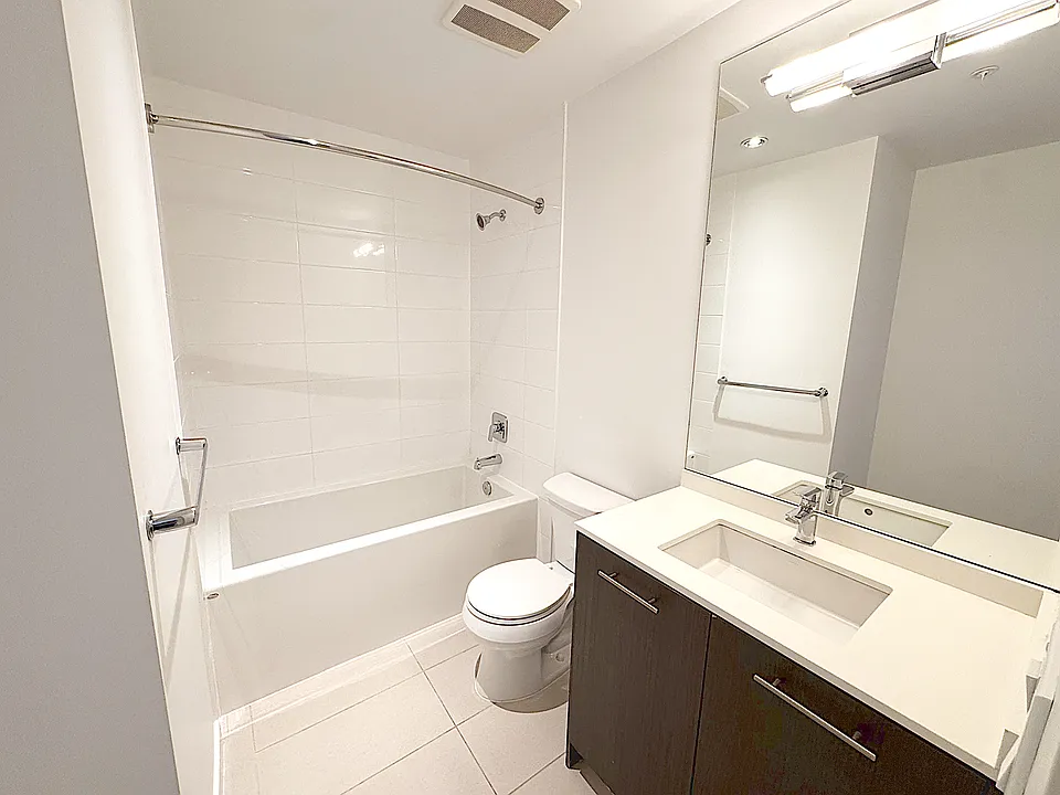 97 W Georgia St #1602