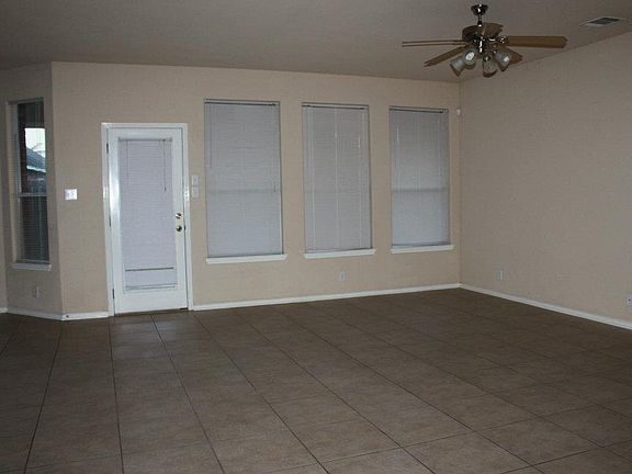 4th image of 2321 Fullerton Ave