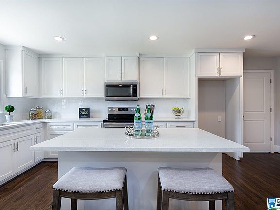 3rd image of 2112 Audubon Cir