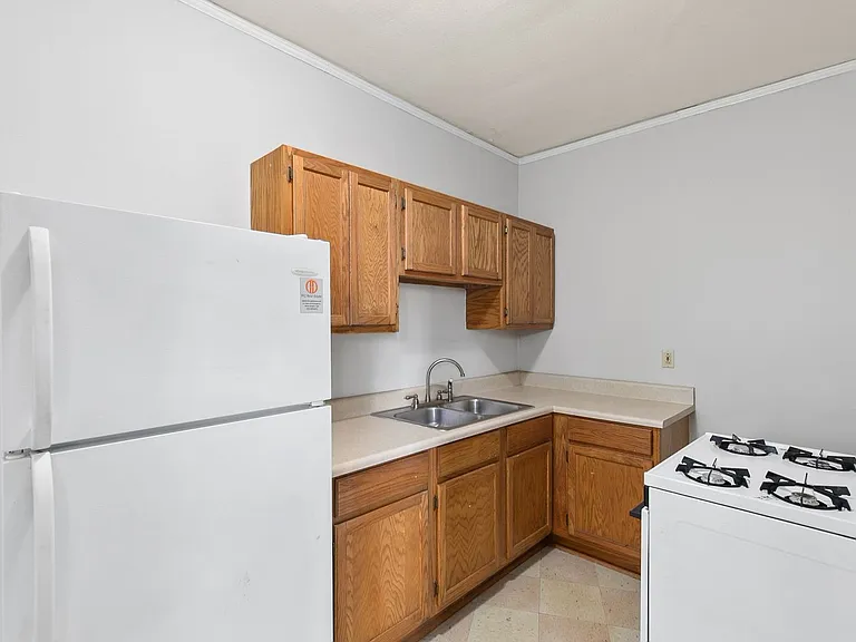 Clairmont Apartments — Photo 13