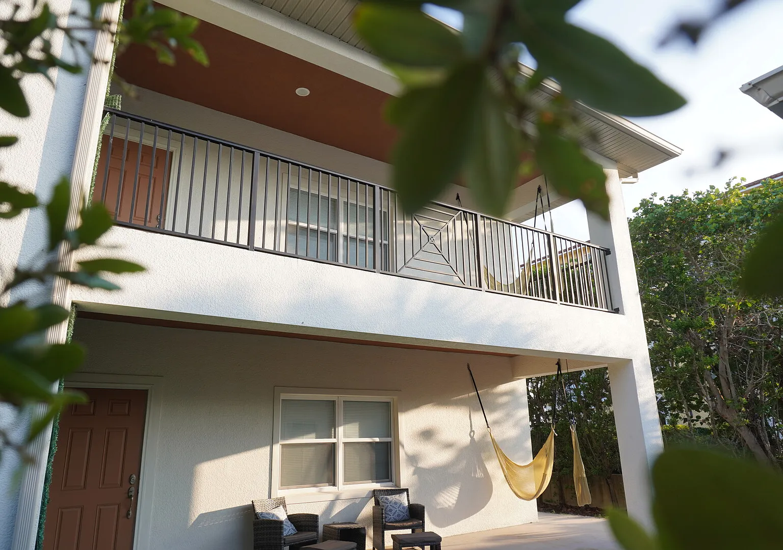 Villa Oliv | 2BR Modern Luxury | River & Ocean Access — Photo 2