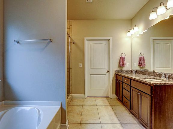 5th image of 107 N Shoreview Dr