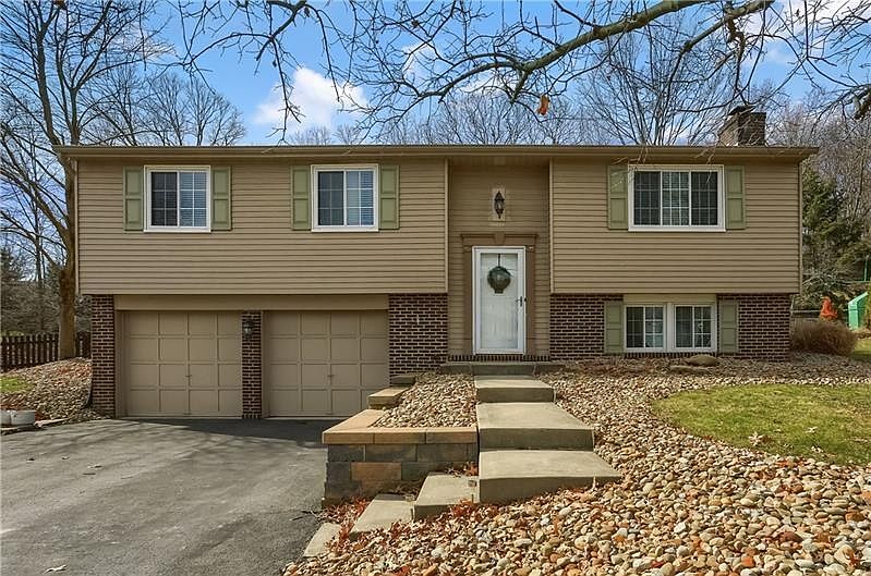 1st image of 208 Woodridge Dr