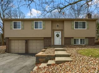 208 Woodridge Dr, Cranberry Township, PA 16066
