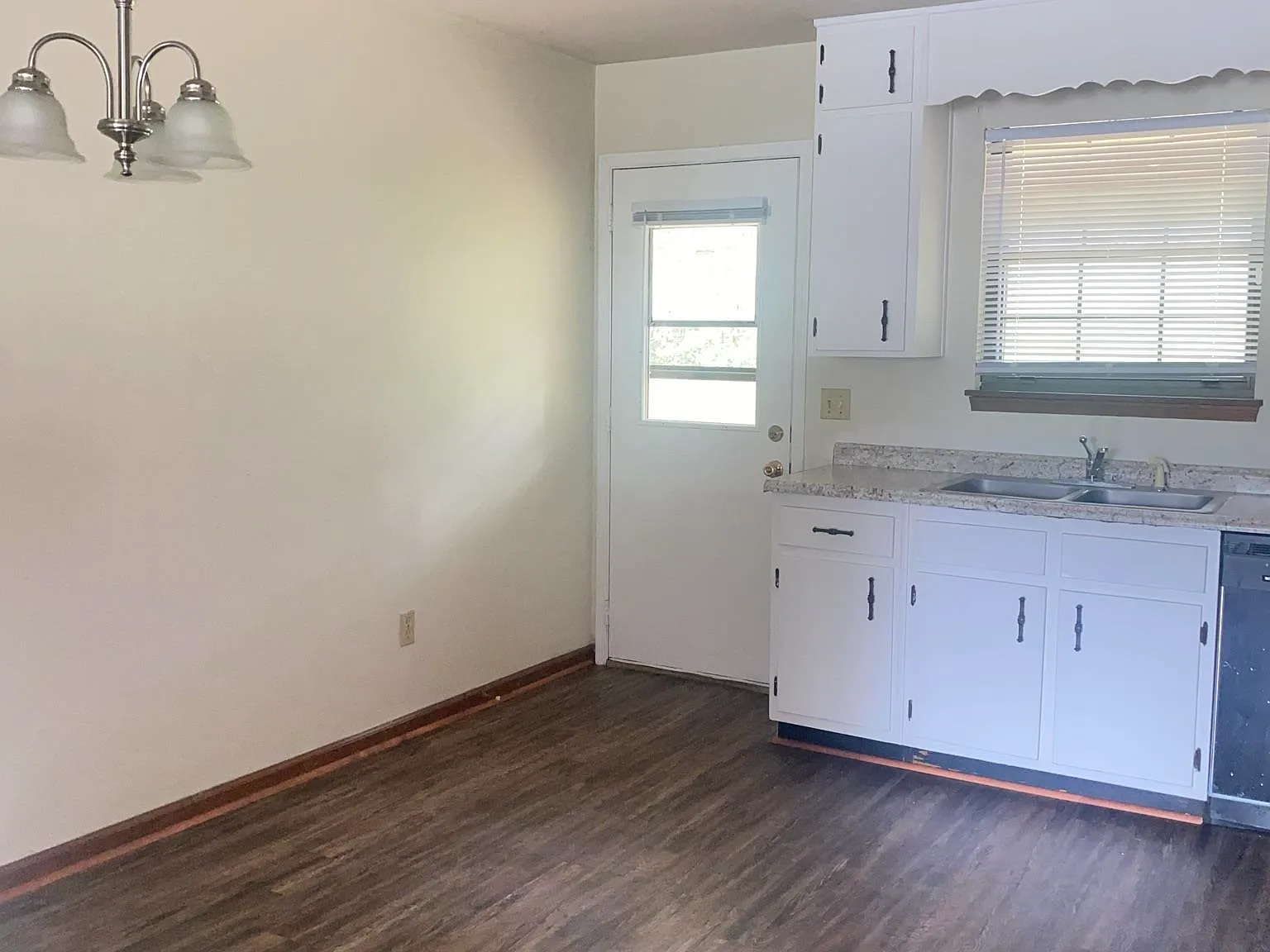 2 bed, 900 sqft, $1,295 — Photo 2