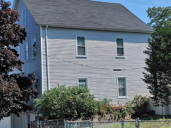 2nd image of 32 Franklin St