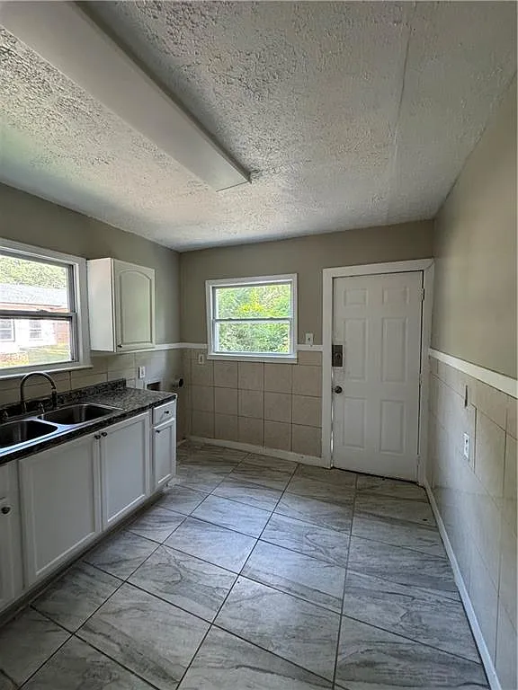 2 bed, 1.0 bath, 1068 sqft, $1,700 — Photo 3