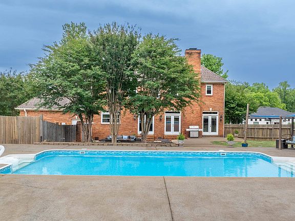 4th image of 1672 Pinehurst Ln