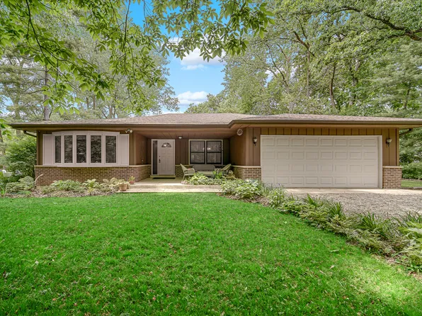 38W688 Old Homestead Rd, St Charles, IL 60175