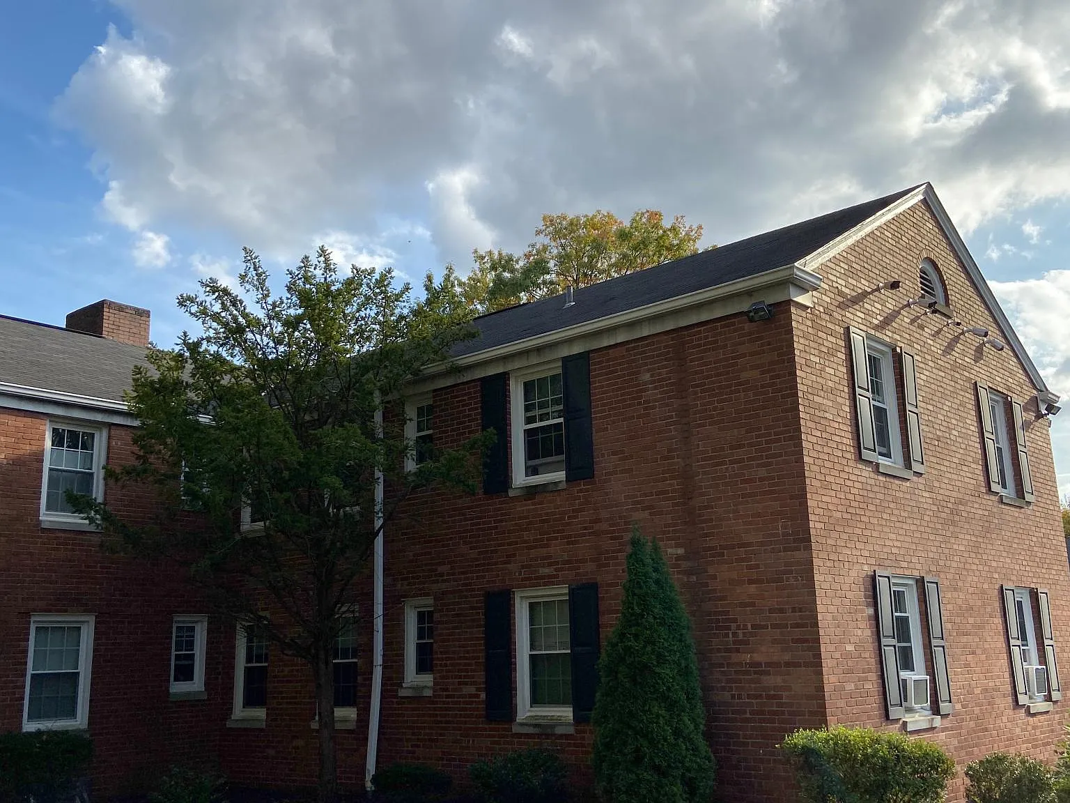 848 Thorn St — Photo 3
