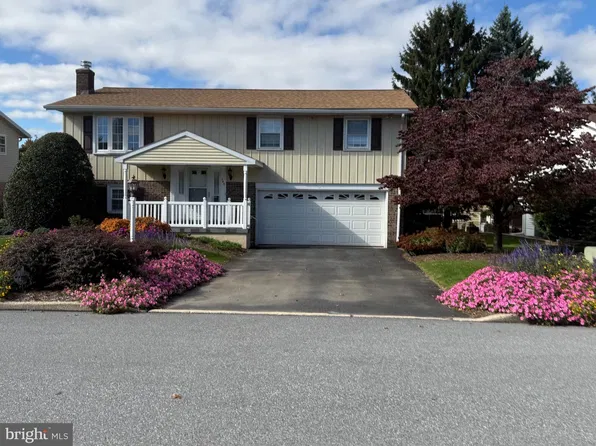 745 Suzanne Dr, Lebanon, PA 17046