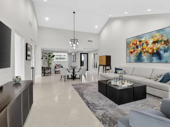 19560 Sawgrass Drive #2203, Boca Raton, FL 33434