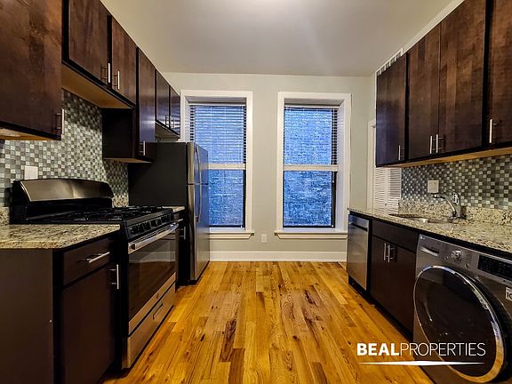 3rd image of 647 W Oakdale Ave APT 3