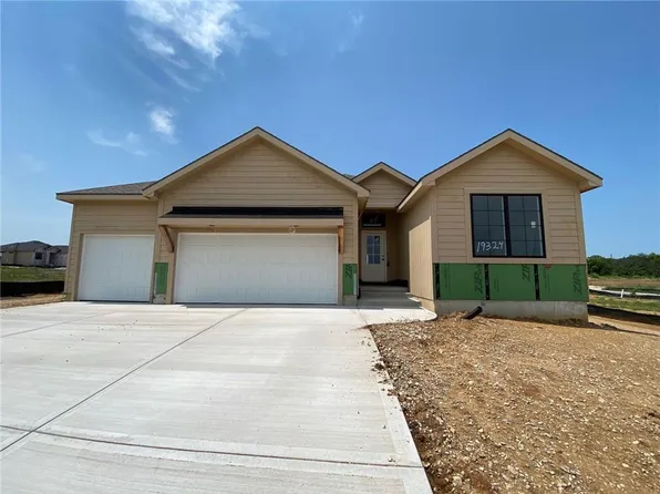 19324 Mahaffie St, Spring Hill, KS 66083