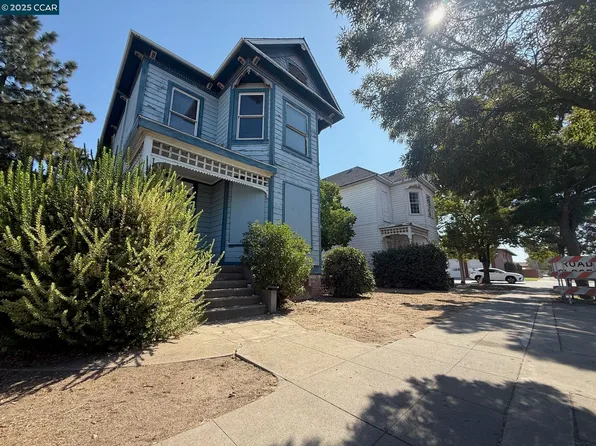 151 S 3rd Ave, Oakdale, CA 95361