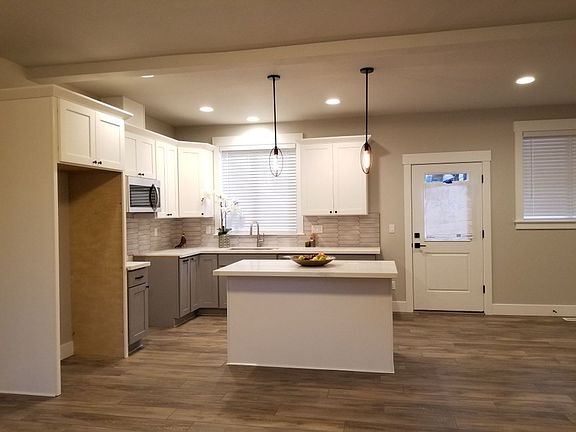 2nd image of 12984 SE Market St