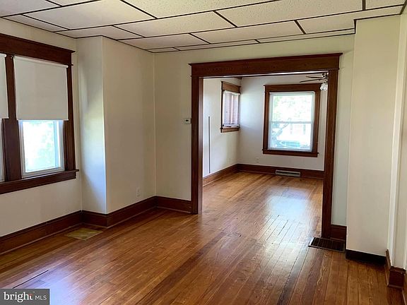 4th image of 11120 Glenside Ave