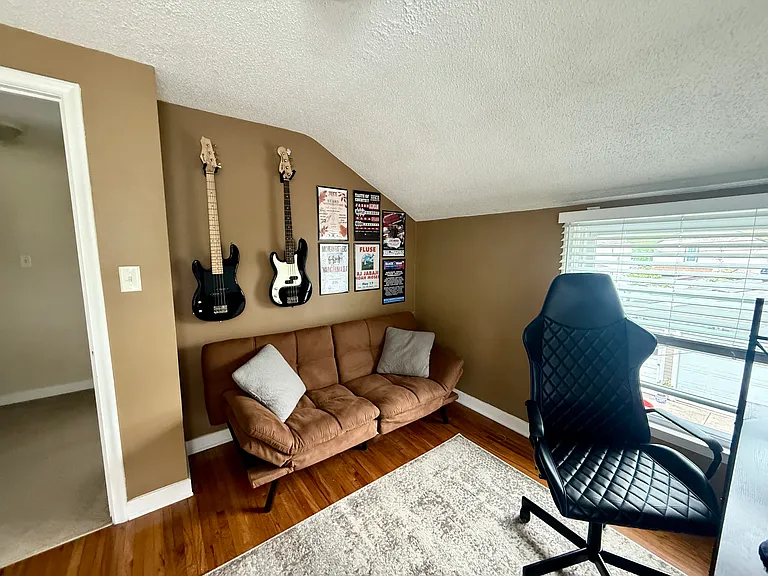 345 Shepard Ave #RIGHT — Photo 12