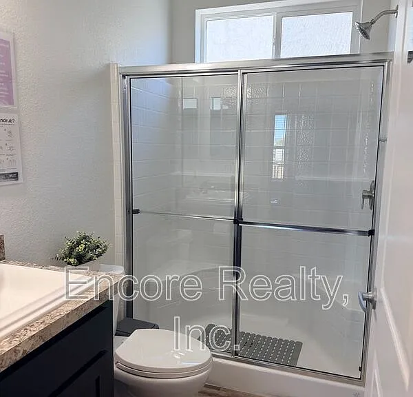1061.5 E Bradley Ave — Photo 7