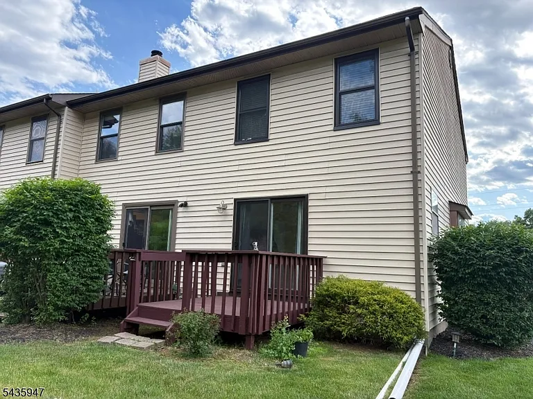 131 Locust Ct — Photo 14
