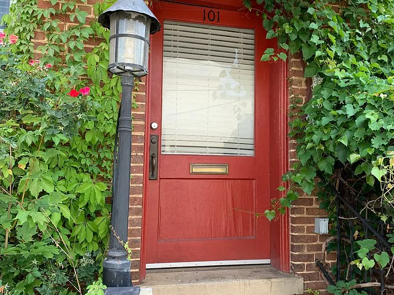 109 Pendleton St — Photo 2