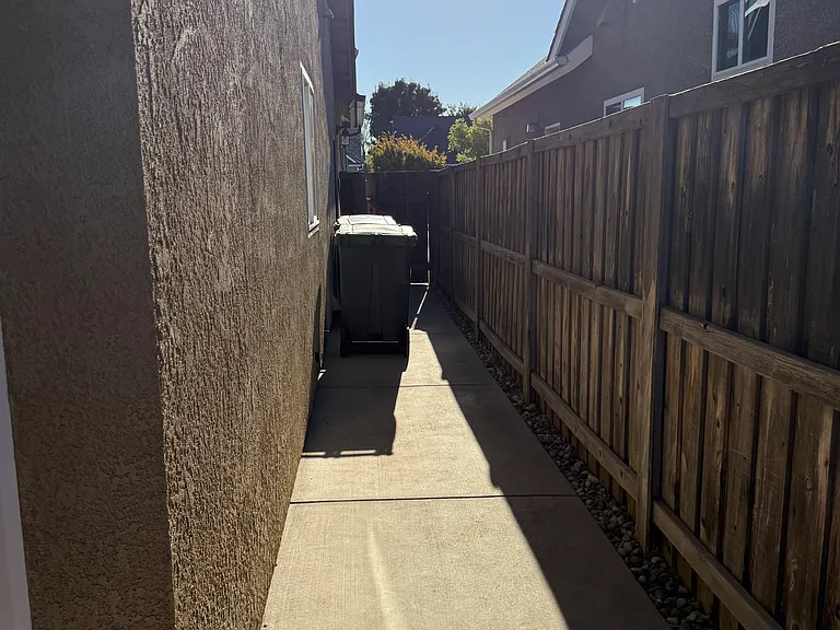 3156 N Arroyo Ave — Photo 25