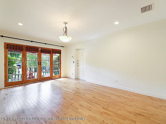 5th image of 427 W 33rd St