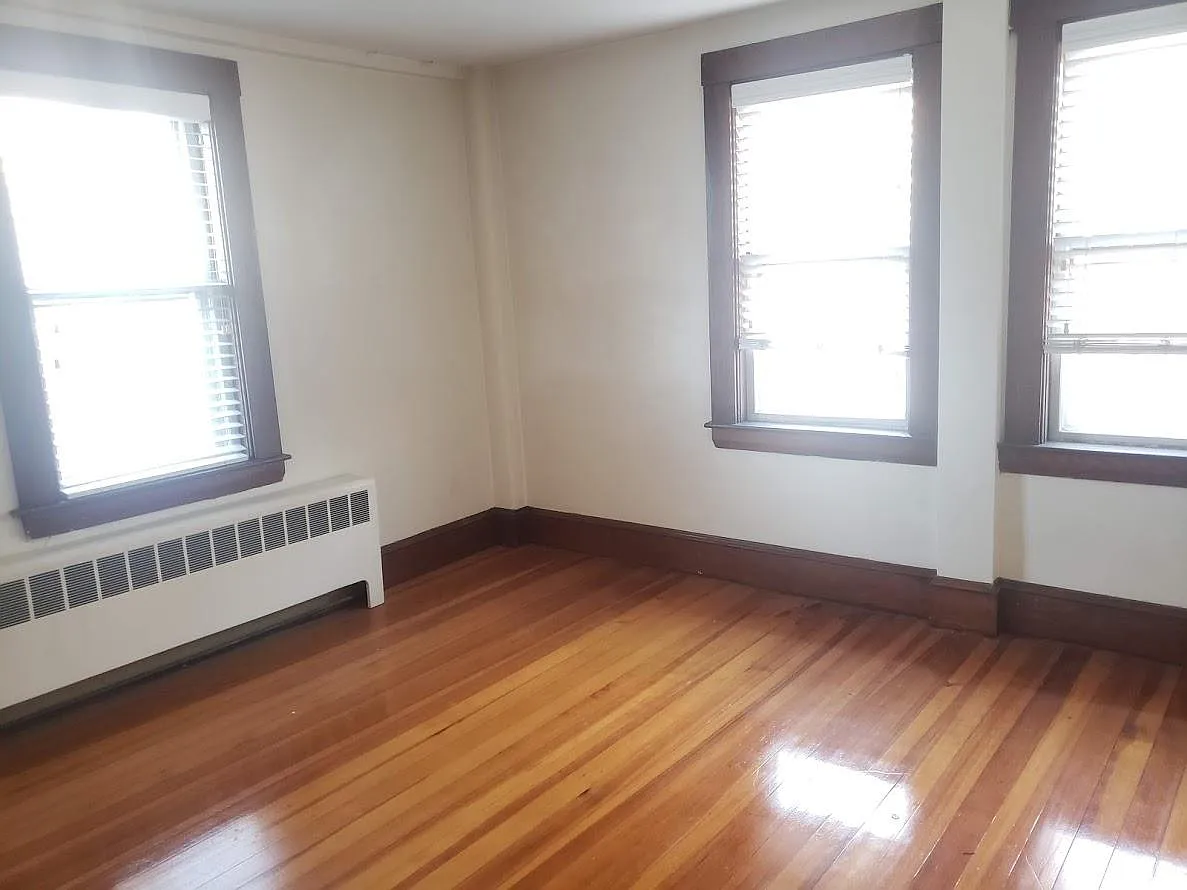 27 Abbott St — Photo 3