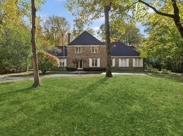 1215 Oak Trail Dr, Libertyville, IL 60048