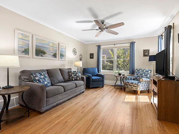 2nd image of 605 Forest Ave