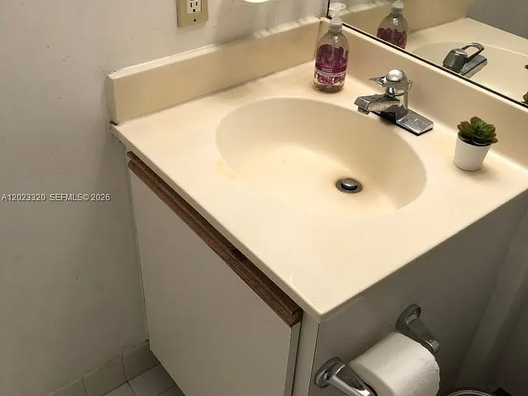 540 Brickell Key Dr #913 — Photo 10