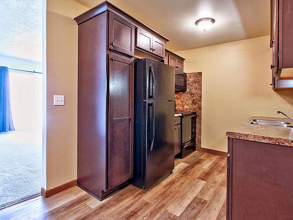 2nd image of 319 Oxford Ct #7