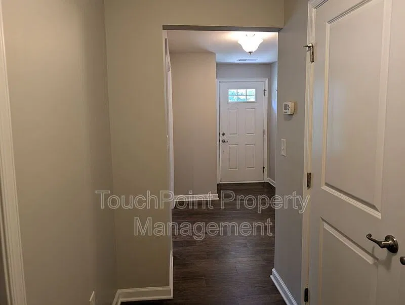 3 bed, 2.5 bath, 2332 sqft, $2,175 — Photo 2