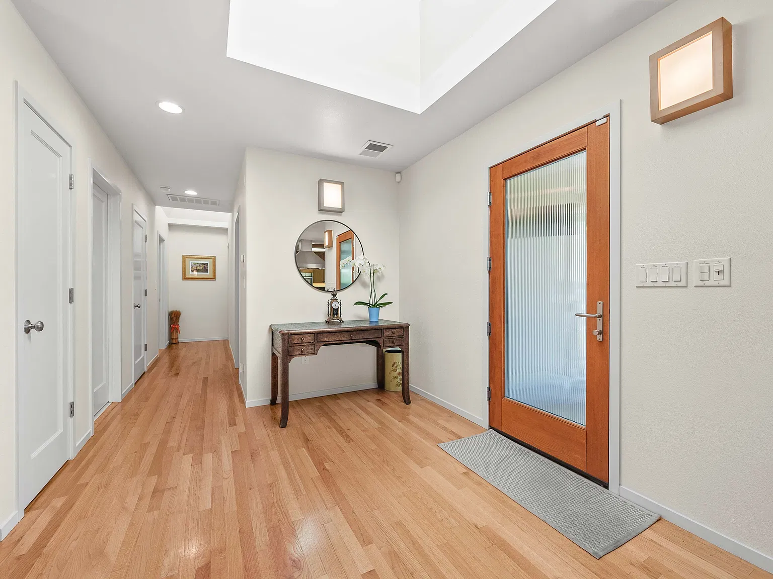 4 bed, 2.5 bath, 2449 sqft, $7,950 — Photo 3
